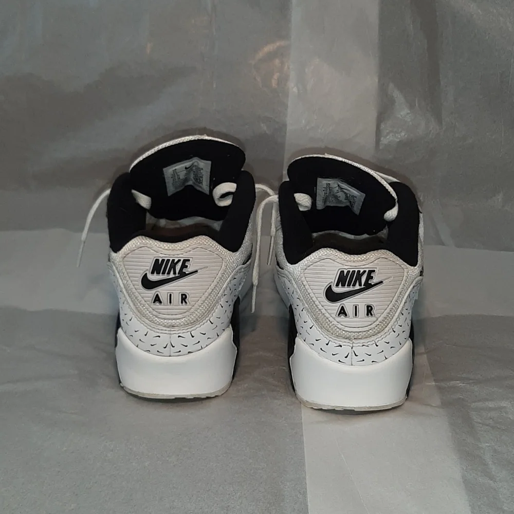 Nike Air Max 90 Retro Sneakers, 7Y = Women 8.5 = Men 7 - Picture 3 of 11